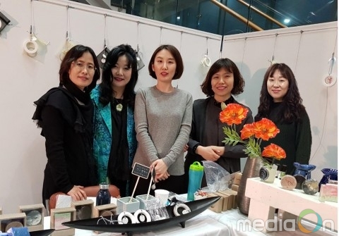 국제아로마테라피임상연구센터, 최승완 교수팀 두산백과 아로마테라피 집필완료 발표