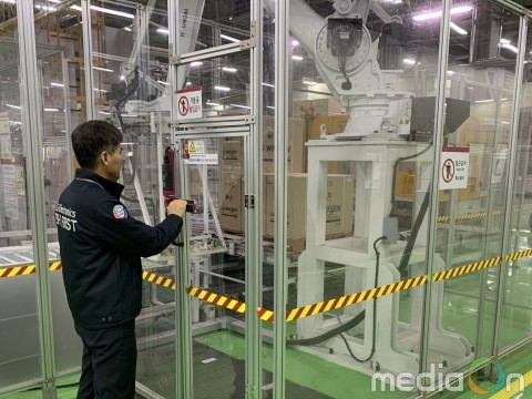 LG전자, 전 사업장 적용 ‘산업용 로봇 안전기준’ 제정