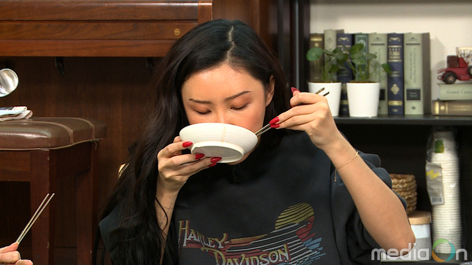 옥탑방의 문제아들, ‘명품 몸매’ 화사의 관리 비법 大 공개