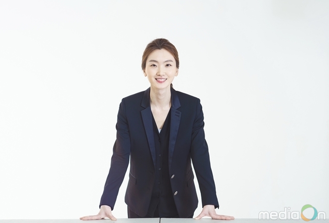 세계는 그리고 우리는, “톡 쏘는 사이다 평론!” 이승원 시사평론가 새 진행자로 발탁