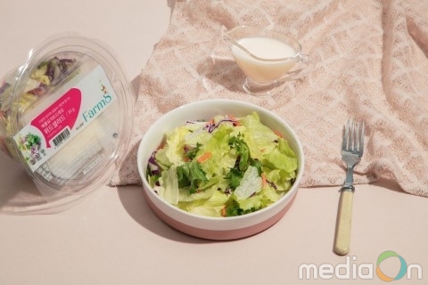 GS25, 채소와 소스로 구성된 1000원대 샐러드 2종 출시